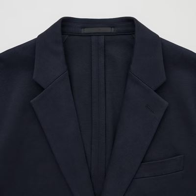 ユニクロのメンズ2024年春夏新作・コンフォート2Bジャケット（袖丈着丈標準）